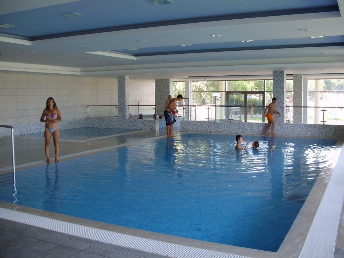 Club 218 Wellness + Panoráma Apartman Siófok Exterior foto