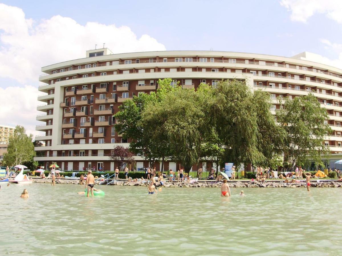 Club 218 Wellness + Panoráma Apartman Siófok Exterior foto
